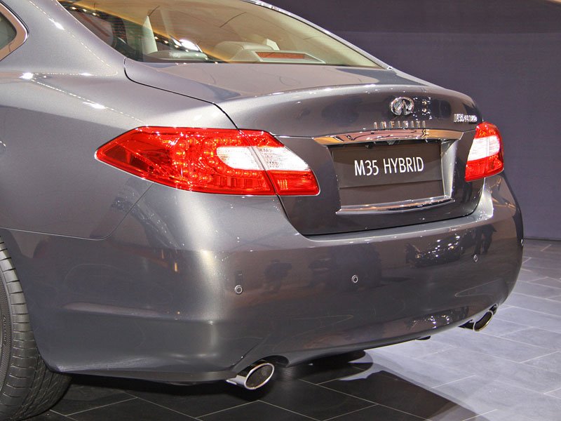 Infiniti M