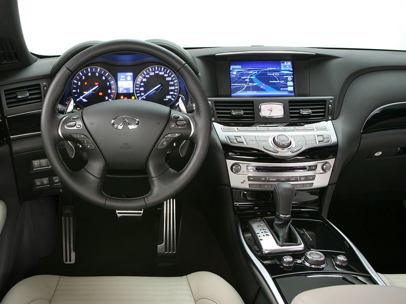 Infiniti M