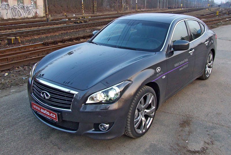 Infiniti M