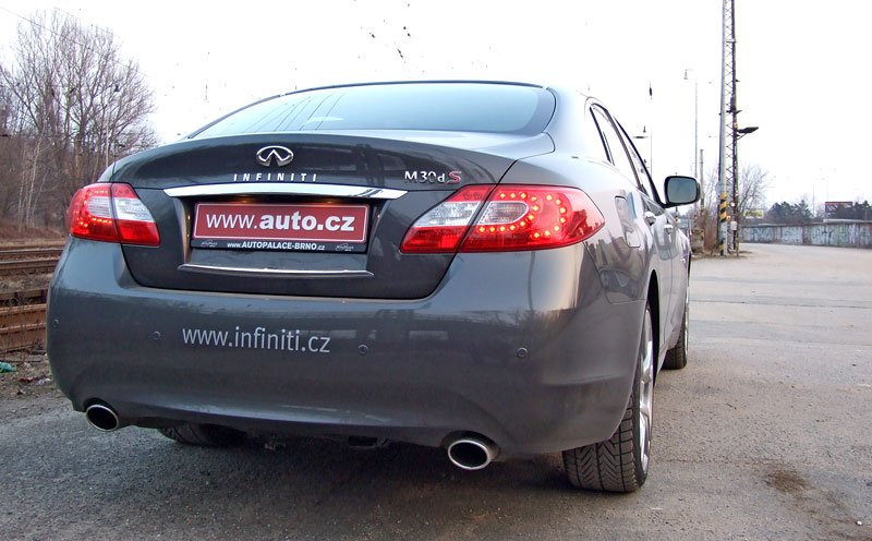 Infiniti M