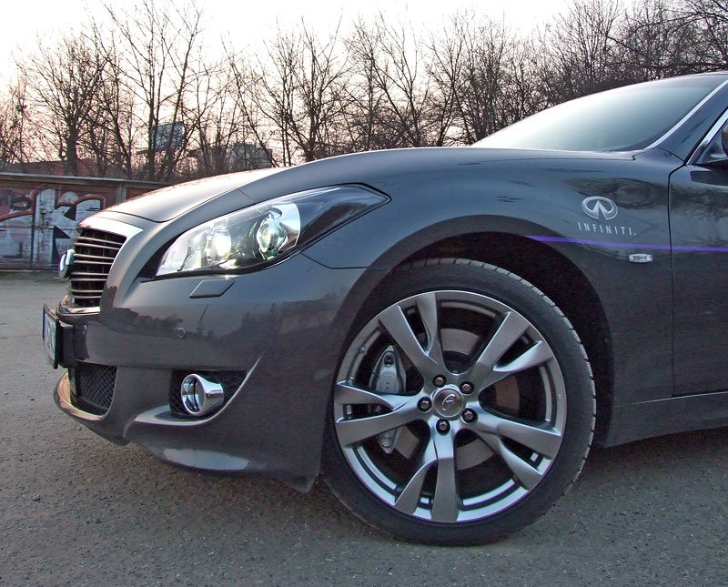 Infiniti M