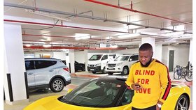 Nigerijský influencer Hushpuppi alias Raymond Abbas je obviněn z podvodu za 10 miliard korun.