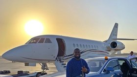 Nigerijský influencer Hushpuppi alias Raymond Abbas je obviněn z podvodu za 10 miliard korun.