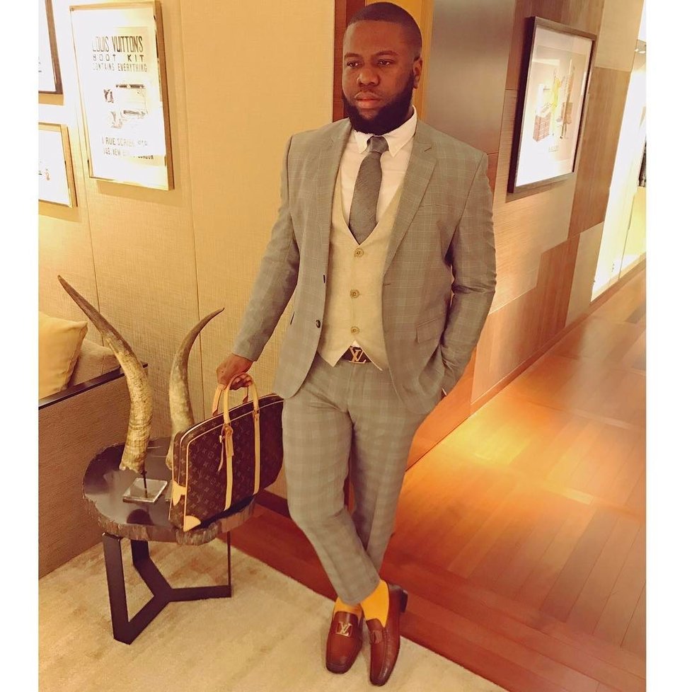 Nigerijský influencer Hushpuppi alias Raymond Abbas je obviněn z podvodu za 10 miliard korun.