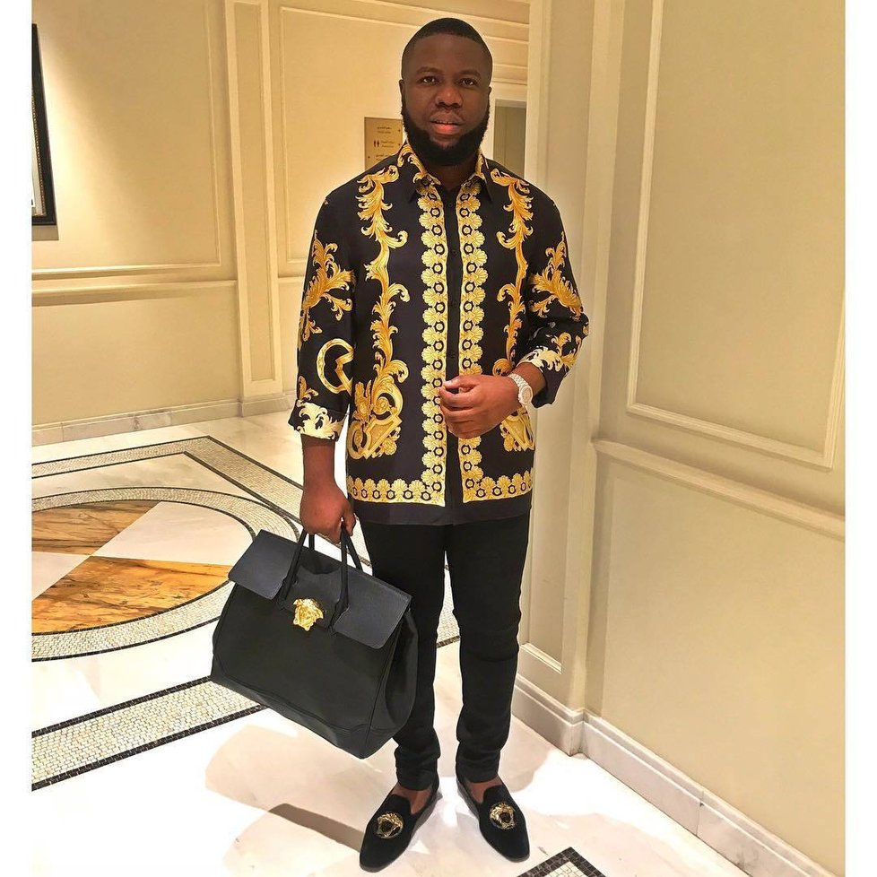 Nigerijský influencer Hushpuppi alias Raymond Abbas je obviněn z podvodu za 10 miliard korun.