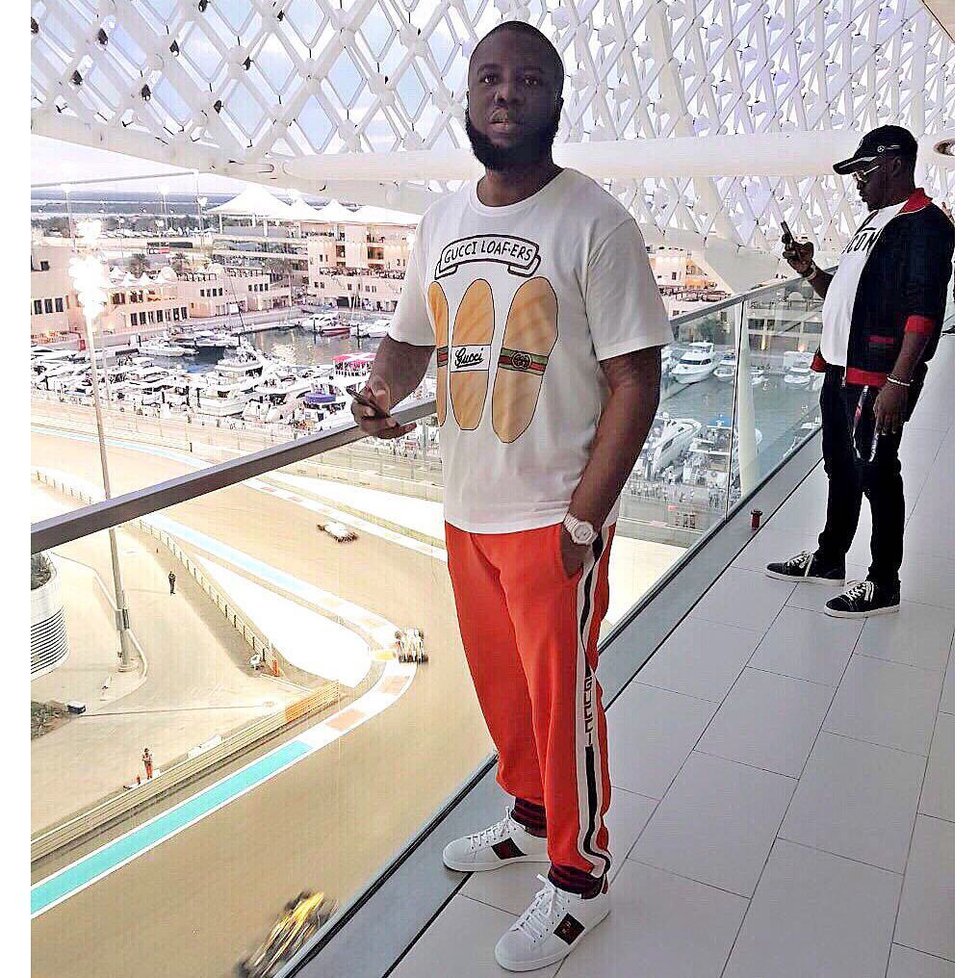 Nigerijský influencer Hushpuppi alias Raymond Abbas je obviněn z podvodu za 10 miliard korun.