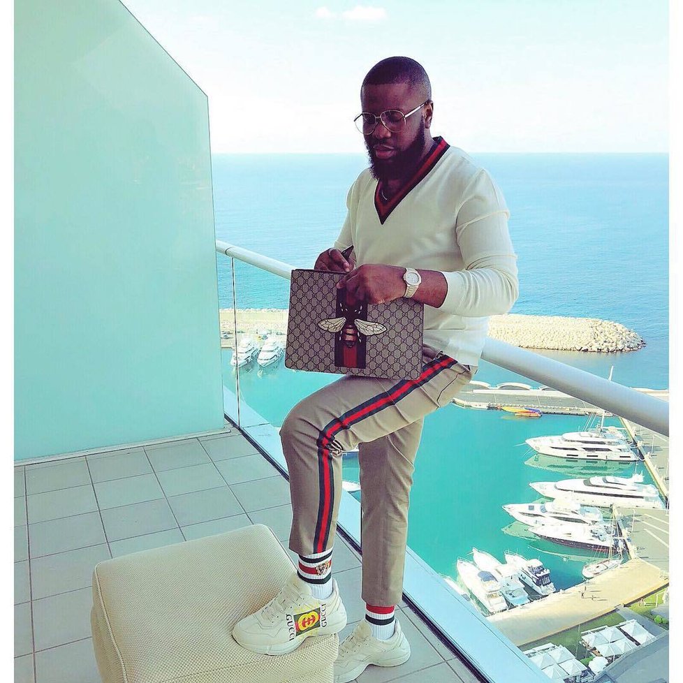 Nigerijec Raymond Abbas alias Hushpuppi je obviněn z podvodu v přepočtu za 10 miliard korun.