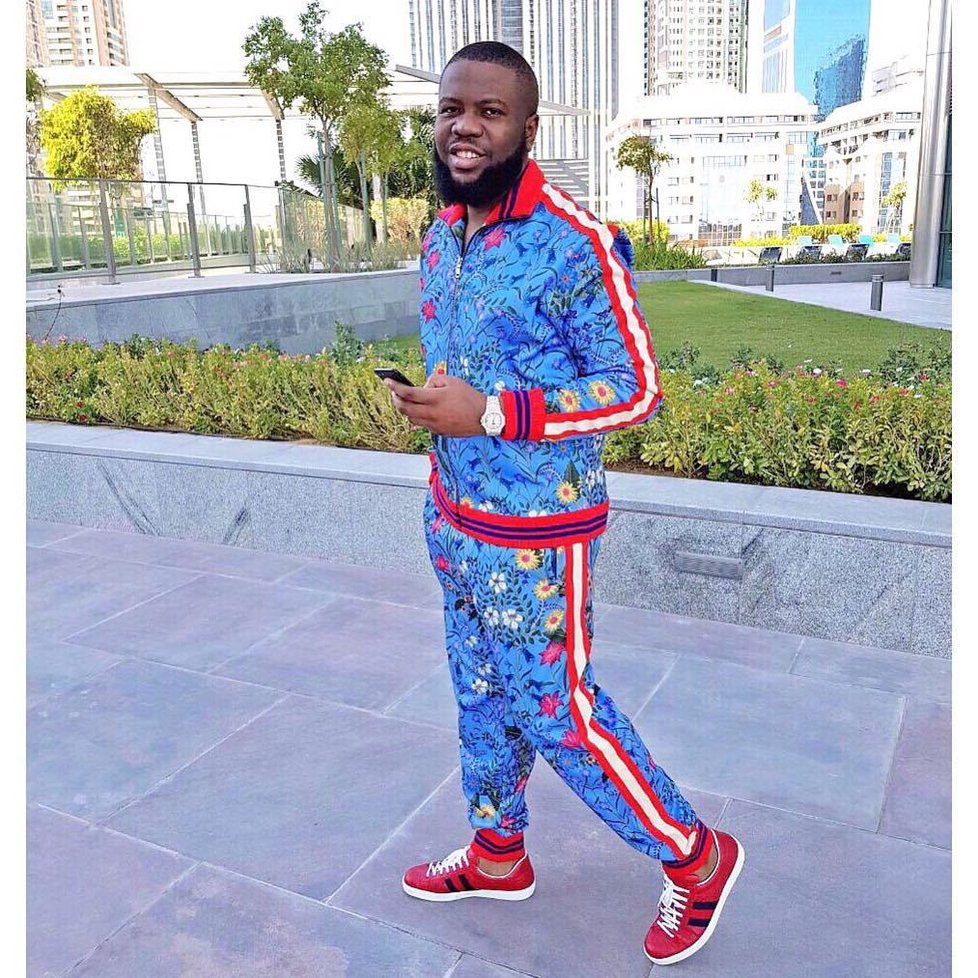 Nigerijec Raymond Abbas alias Hushpuppi je obviněn z podvodu v přepočtu za 10 miliard korun.