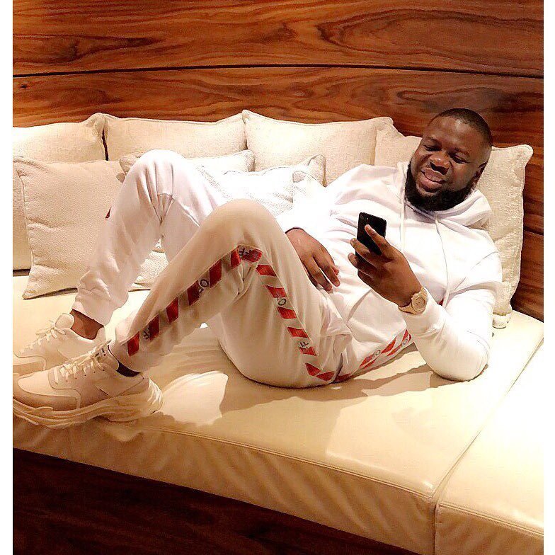 Nigerijec Raymond Abbas alias Hushpuppi je obviněn z podvodu v přepočtu za 10 miliard korun.