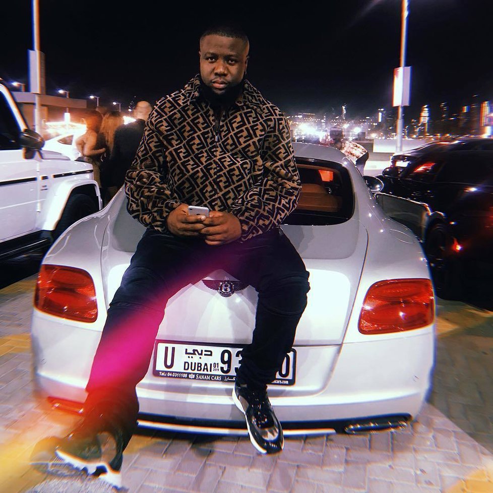 Nigerijec Raymond Abbas alias Hushpuppi je obviněn z podvodu v přepočtu za 10 miliard korun.