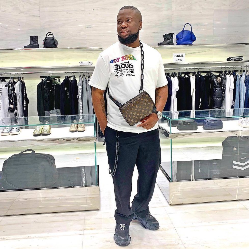 Nigerijec Raymond Abbas alias Hushpuppi je obviněn z podvodu v přepočtu za 10 miliard korun.