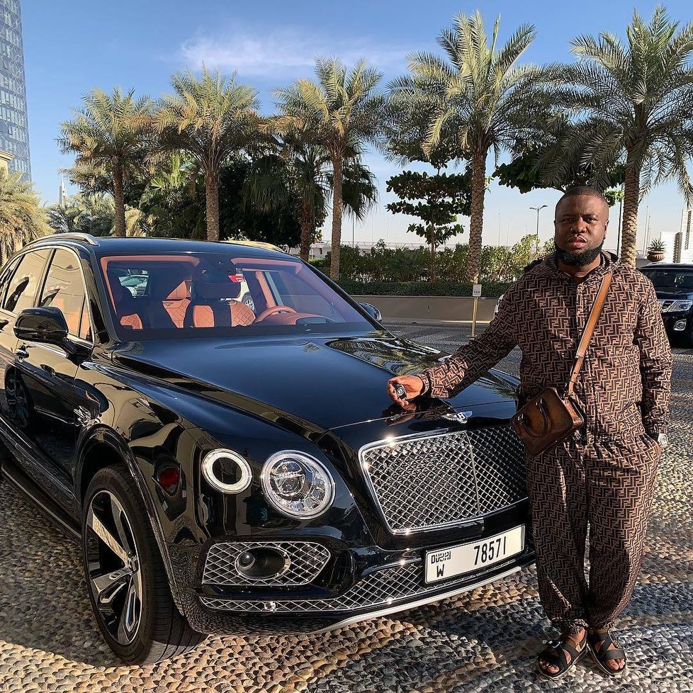 Nigerijec Raymond Abbas alias Hushpuppi je obviněn z podvodu v přepočtu za 10 miliard korun.