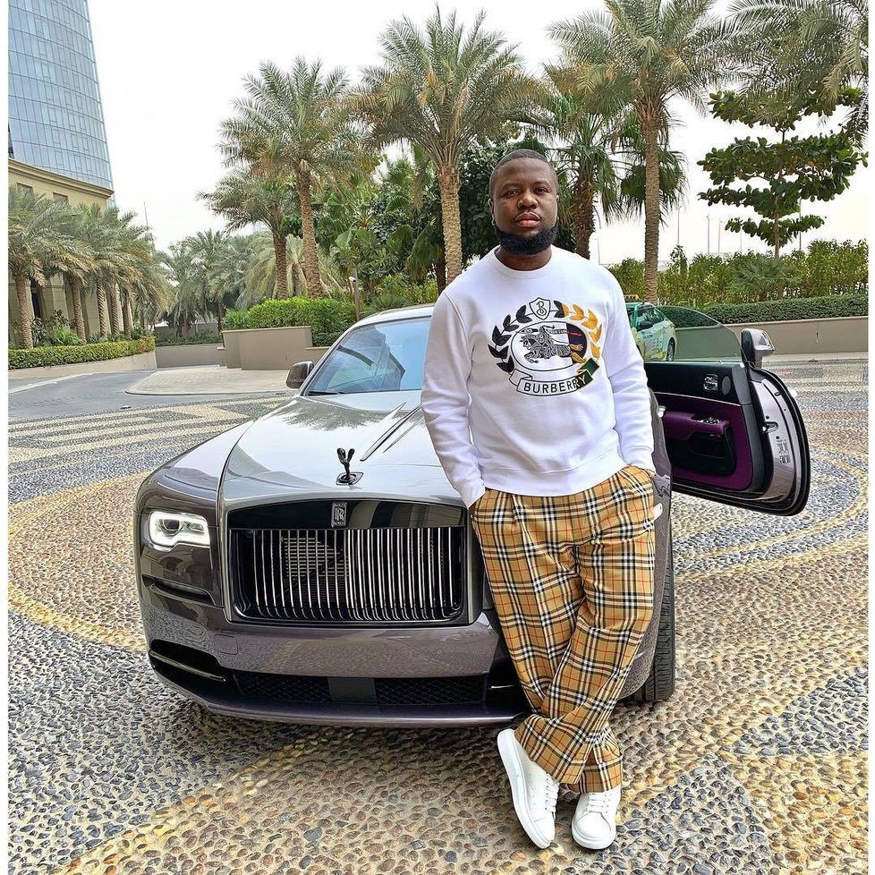 Nigerijec Raymond Abbas alias Hushpuppi je obviněn z podvodu v přepočtu za 10 miliard korun.