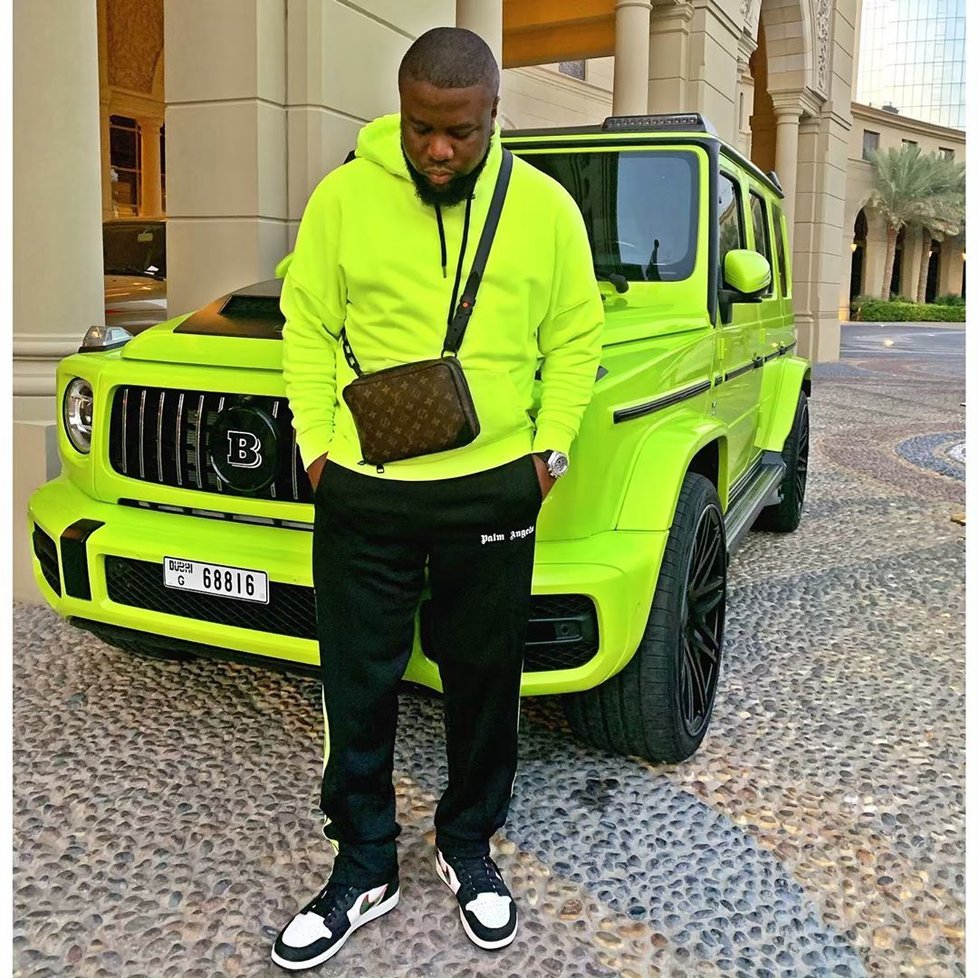 Nigerijec Raymond Abbas alias Hushpuppi je obviněn z podvodu v přepočtu za 10 miliard korun.