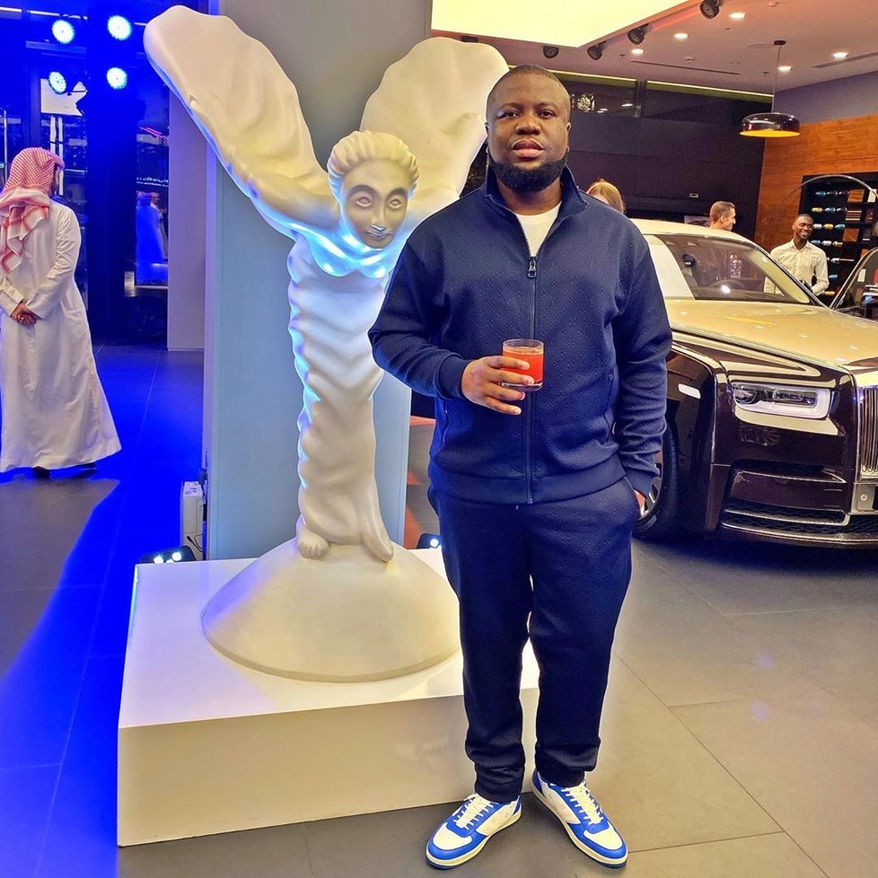 Nigerijec Raymond Abbas alias Hushpuppi je obviněn z podvodu v přepočtu za 10 miliard korun.