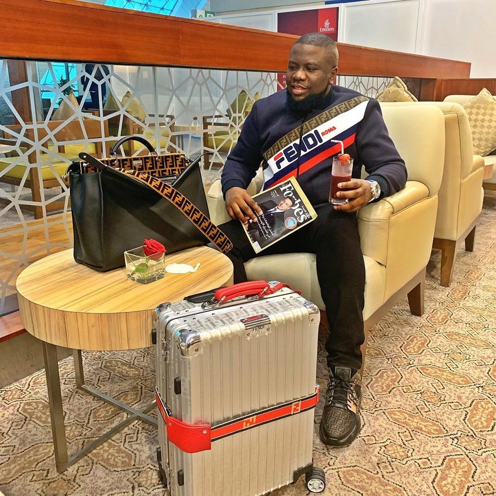 Nigerijec Raymond Abbas alias Hushpuppi je obviněn z podvodu v přepočtu za 10 miliard korun.