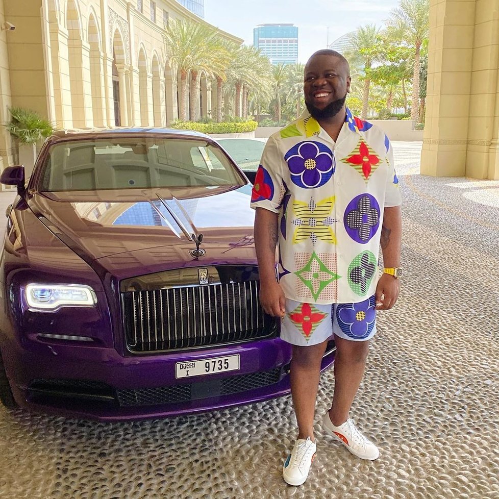 Nigerijec Raymond Abbas alias Hushpuppi je obviněn z podvodu v přepočtu za 10 miliard korun.