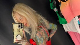 Influencerka Kerstin Tristanová za tetování utratila své úspory.