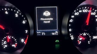 Když si auto myslí, že se moc věnujete infotainmentu, upozorní vás na to, že máte řídit Když si auto myslí, že se moc věnujete infotainmentu, upozorní vás na to, že máte řídit