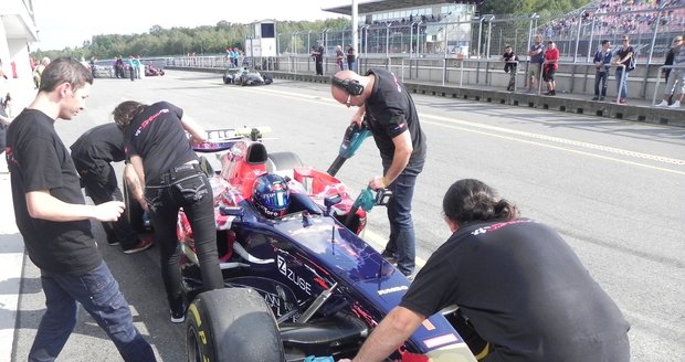 Rakouský pilot Formule 1 Ingo Gerstl vytvořil v neděli 10. září 2017 nový traťový rekord Masarykova okruhu v Brně. Zajel čas: 1:36,065 min.