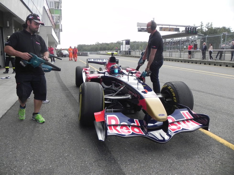 Rakouský pilot Formule 1 Ingo Gerstl vytvořil v neděli 10. září 2017 nový traťový rekord Masarykova okruhu v Brně. Zajel čas: 1:36,065 min.