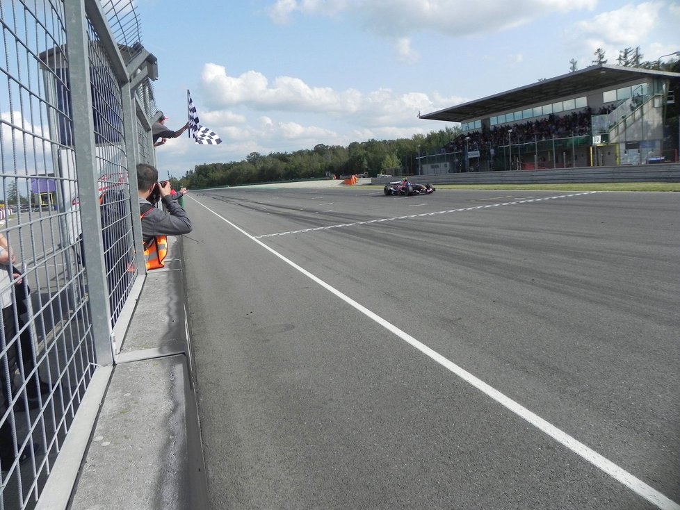 Rakouský pilot Formule 1 Ingo Gerstl vytvořil v neděli 10. září 2017 nový traťový rekord Masarykova okruhu v Brně. Zajel čas: 1:36,065 min.