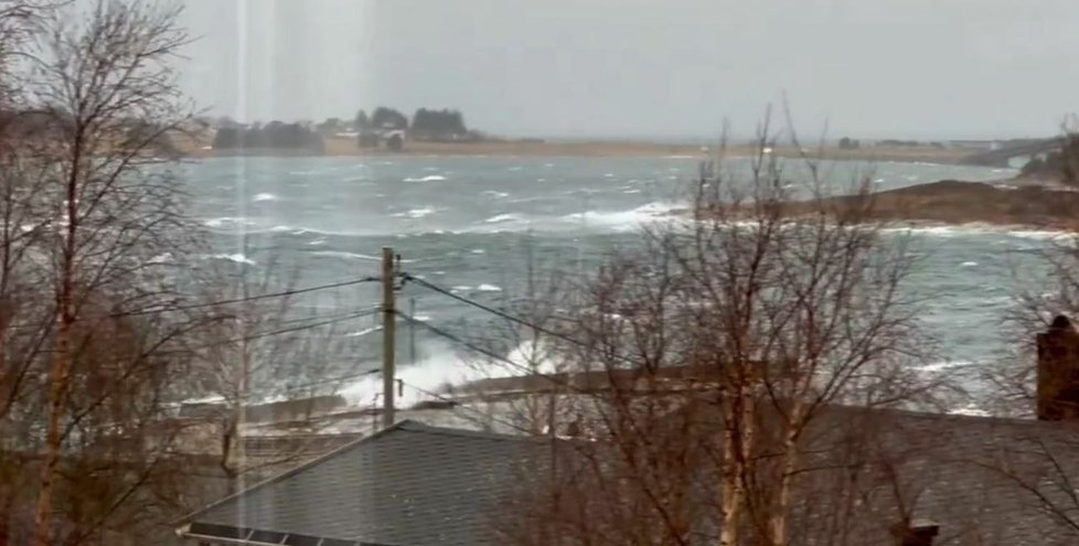 Na Norsko se řítí bouře Ingunn