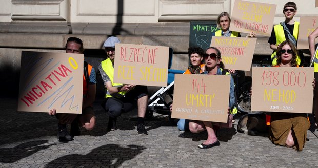 Happening iniciativy 0 k nové interaktivní mapě nebezpečných míst v Praze, která umožní veřejnosti zaznamenávat dopravní nehody i místa, kde se lidé necítí bezpečně, 28. května 2026, Praha.
