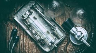 KVÍZ: Absurdní historie medicíny. Znáte tyto bizarní léčebné postupy? KVÍZ: Absurdní historie medicíny. Znáte tyto bizarní léčebné postupy?