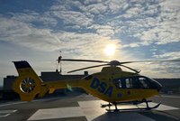 Jihočeská záchranka poprvé vrtulníkem transportovala kojence v inkubátoru: Čekala ho náročná operace srdce