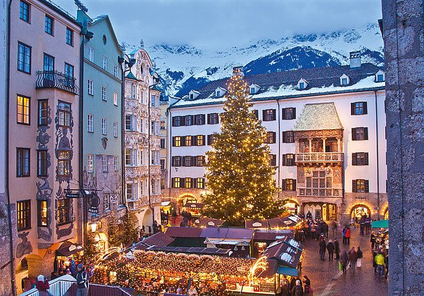 Vánoční trh Christkindlmarkt na Starém Městě v Innsbrucku