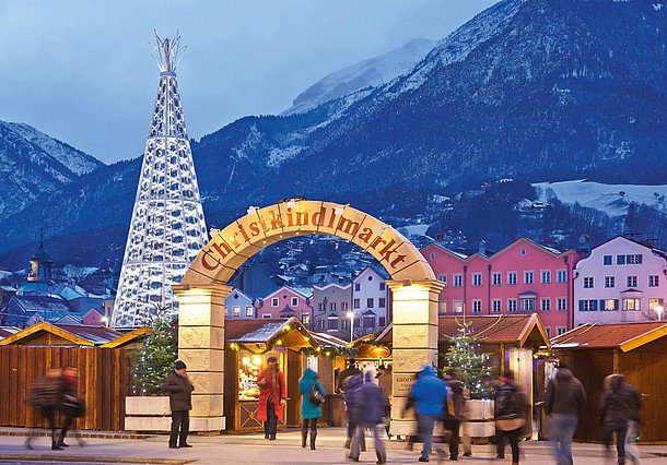 Vánoční trh na hlavním náměstí (Marktplatz)