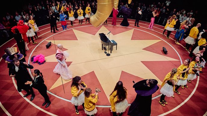 Inscenace Human Zoo Inscenace Human Zoo