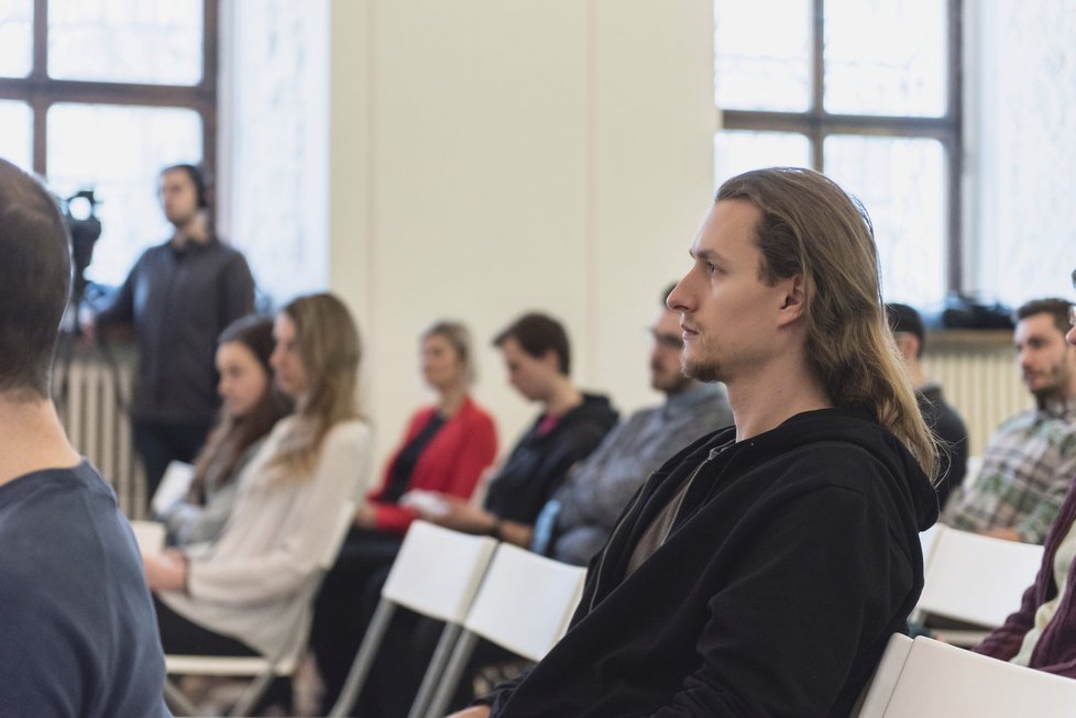 Ranní dávka inspirace v Brně. Už čtyři roky se lidé scházejí, aby si popovídali s osobnostmi nejen z Brna.