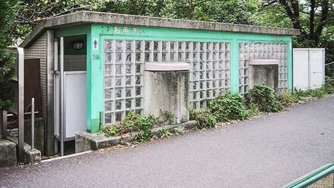 Některé toalety v japonském Tookiu jsou bizarní.