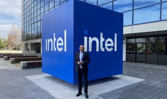 Intel chystá masivní investice v Evropě. Síkela jel do USA, aby firmu nalákal do Česka