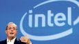 Intel potěšil investory.Americké firmy v úvodu výsledkovésezony v USA sdělují trhu poměrněslušné údaje. Výrobce počítačovýchčipů Intel, který řídí Paul S. Otellini, vetřetím čtvrtletí zvýšil čistý zisk téměřo 60 procent na 2,96 miliardy dolarů (asi52 miliard korun) z 1,86 miliardy dolarůpřed rokem.