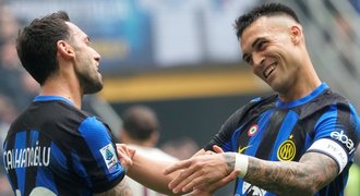 Inter po zisku titulu nepolevuje. Turín srazil dvěma góly Calhanoglu