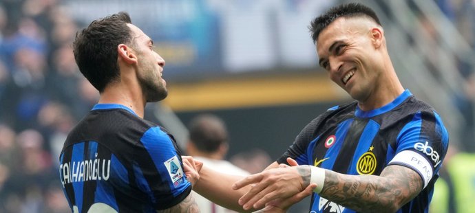 Inter po zisku titulu nepolevuje. Turín srazil dvěma góly Calhanoglu