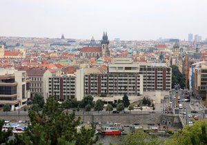 Hotel InterContinental se prodal za pět miliard.