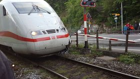 Švýcarský vlak po srážce s rakouským autobusem nedaleko Interlakenu