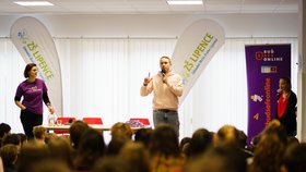 Youtuber Jiří Krále měl jednu z posledních přednášek v rámci kampaně Buď safe on-line na základní škole v Lipencích.&nbsp;