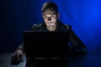 Triky počítačových podvodníků: Pozor, co komu píšete, nevěřte ani přátelům