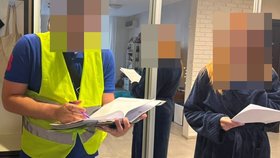 Domovních prohlídek provedli kriminalisté v Kyjevě pět desítek. Obvinili 10 zločinců.