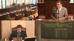 Písemné interpelace na členy vlády 26. 5. 2016: Z ministrů dorazil jen Marian Jurečka.