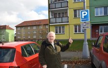 Těžce nemocný Jaromír Schlossar (74): Za místo pro invalidy musí zaplatit!