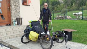 Celoživotní sportovec Jiří Vozda (61) ze Šumperku se loni po pádu z třešně stal invalidou. Nevzdal se a na tříkolce objíždí republiku.