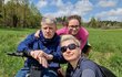 Milan Chromič s milovanou manželkou Kateřinou a dcerou Michaelou na výletě v přírodě.