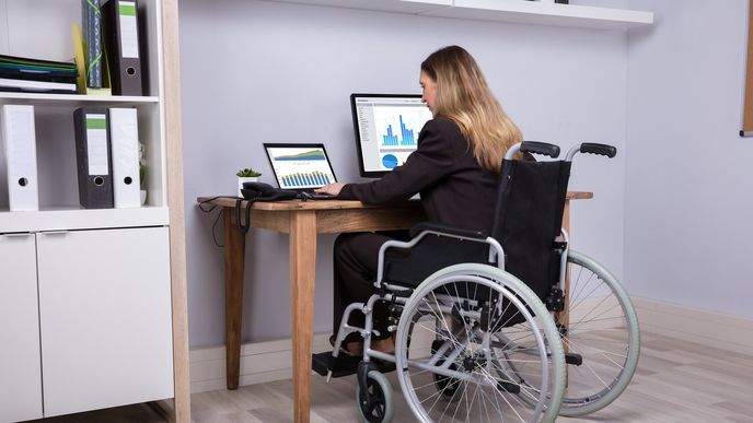 V roce 2026 můžete při pobírání invalidního důchodu legálně pracovat nebo podnikat bez limitů. V roce 2026 můžete při pobírání invalidního důchodu legálně pracovat nebo podnikat bez limitů.