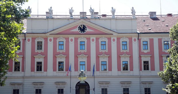 Krásná fasáda Invalidovny ukrývá téměř 300 let historie.